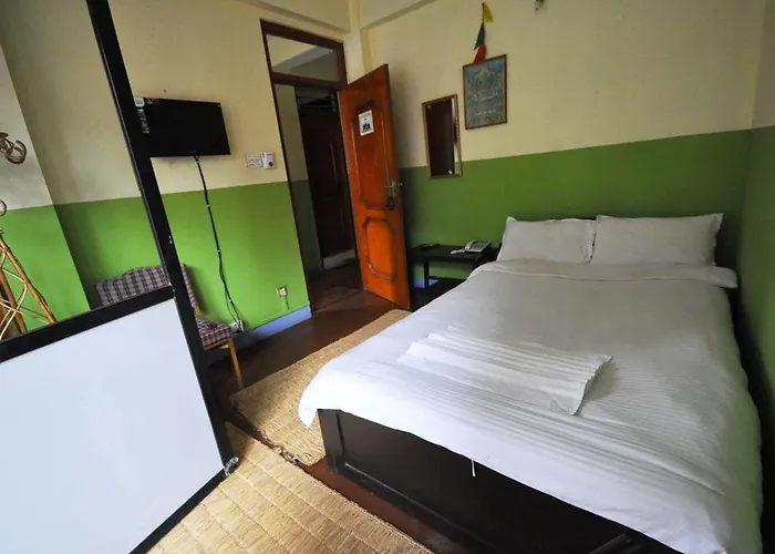 Metro Eco Hotel 2*